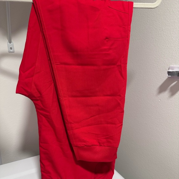 Fabletics Scrubs- RED - Picture 4 of 4